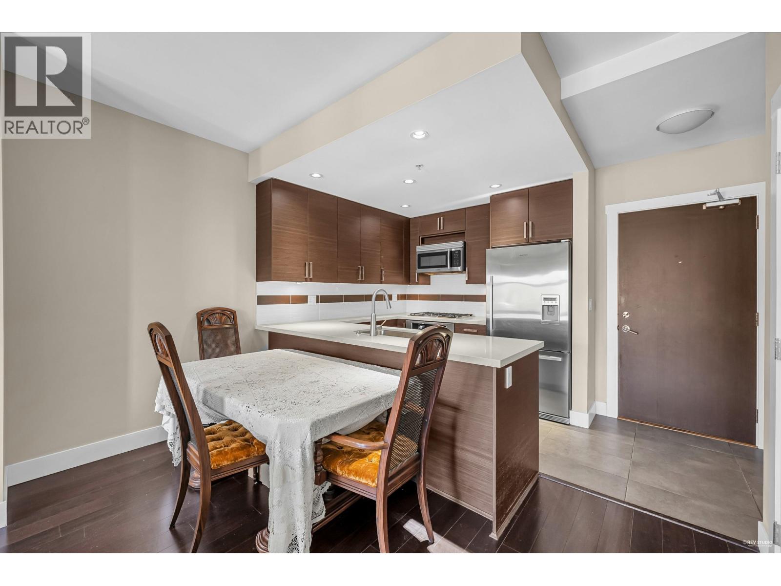 301 4710 HASTINGS STREET