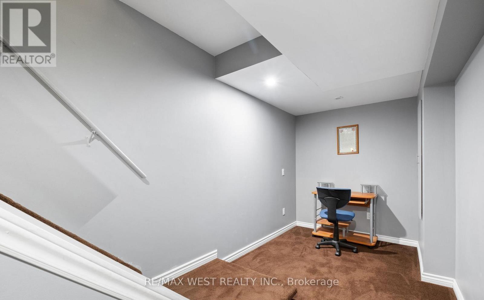 31 BUXTON LANE - 32