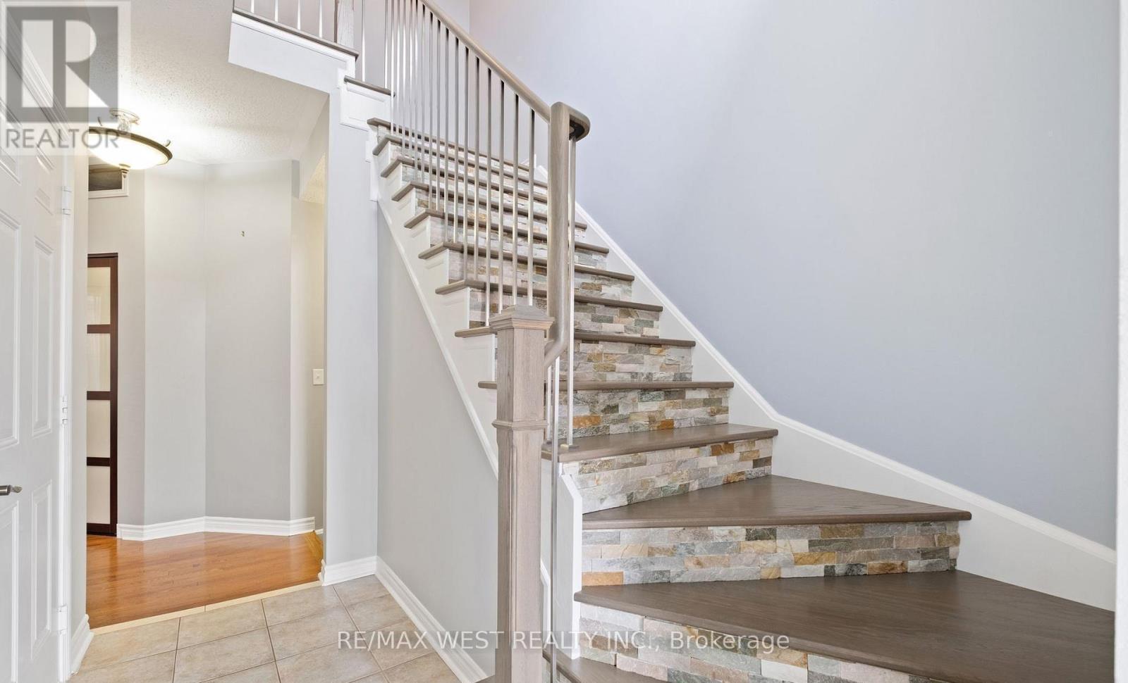 31 Buxton Lane, Clarington, ON photo 4