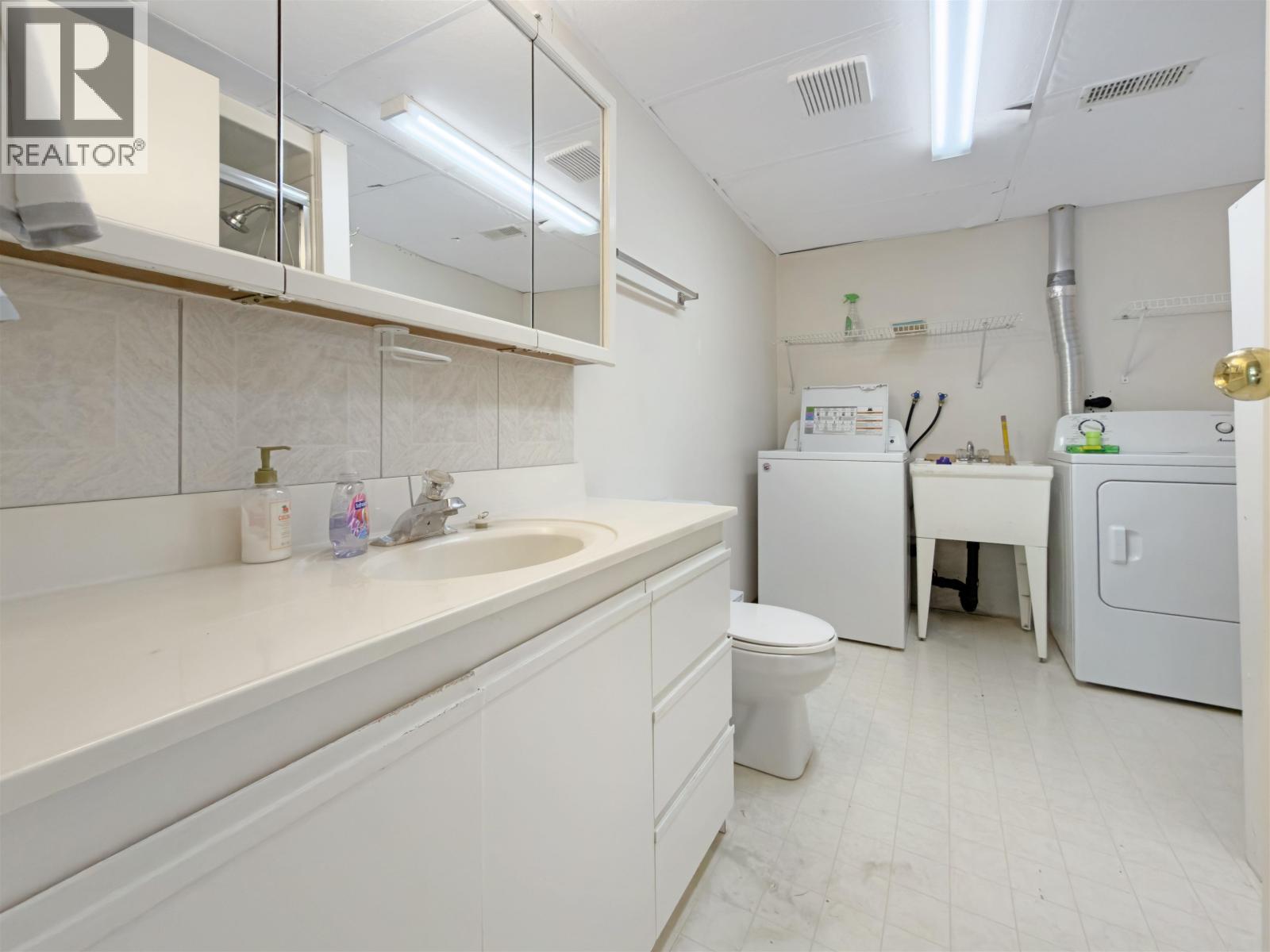 1555 DUNCAN ROAD - 37