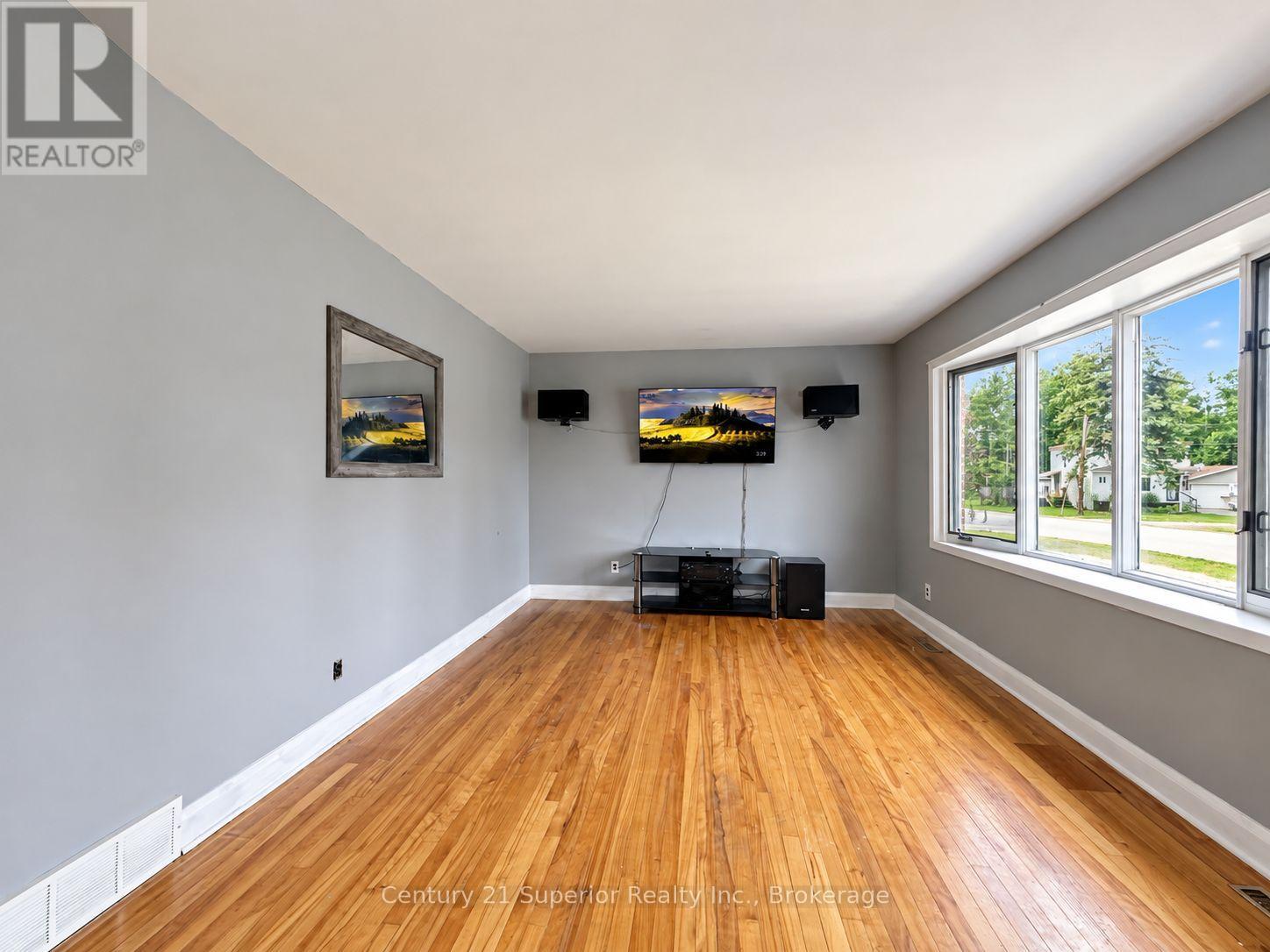7 ROUSE STREET - 8