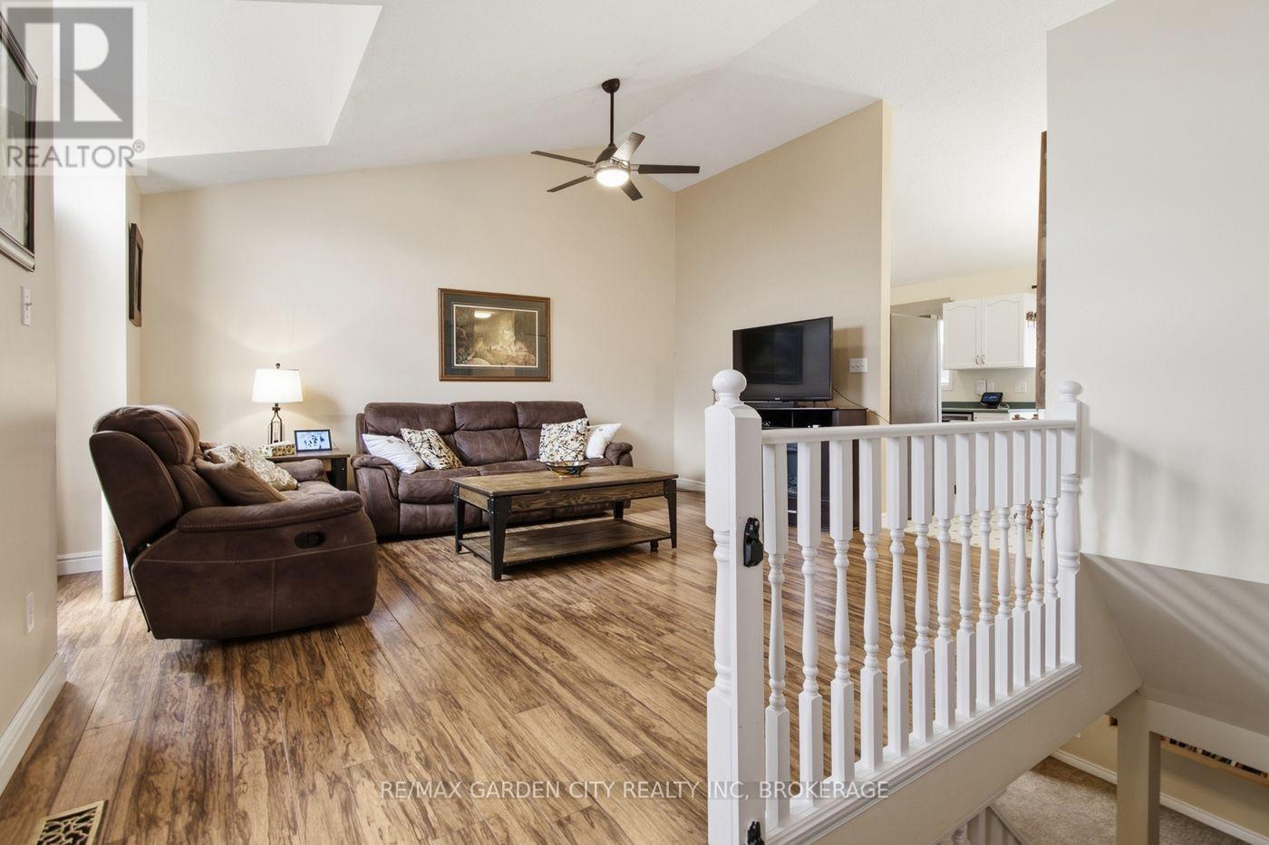 21 B KELSON AVENUE N, Grimsby (Grimsby West) — photo 4