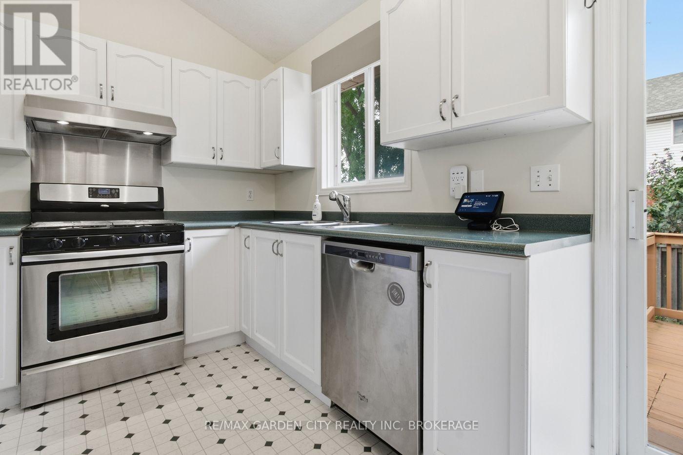 21 B KELSON AVENUE N, Grimsby (Grimsby West) — photo 9
