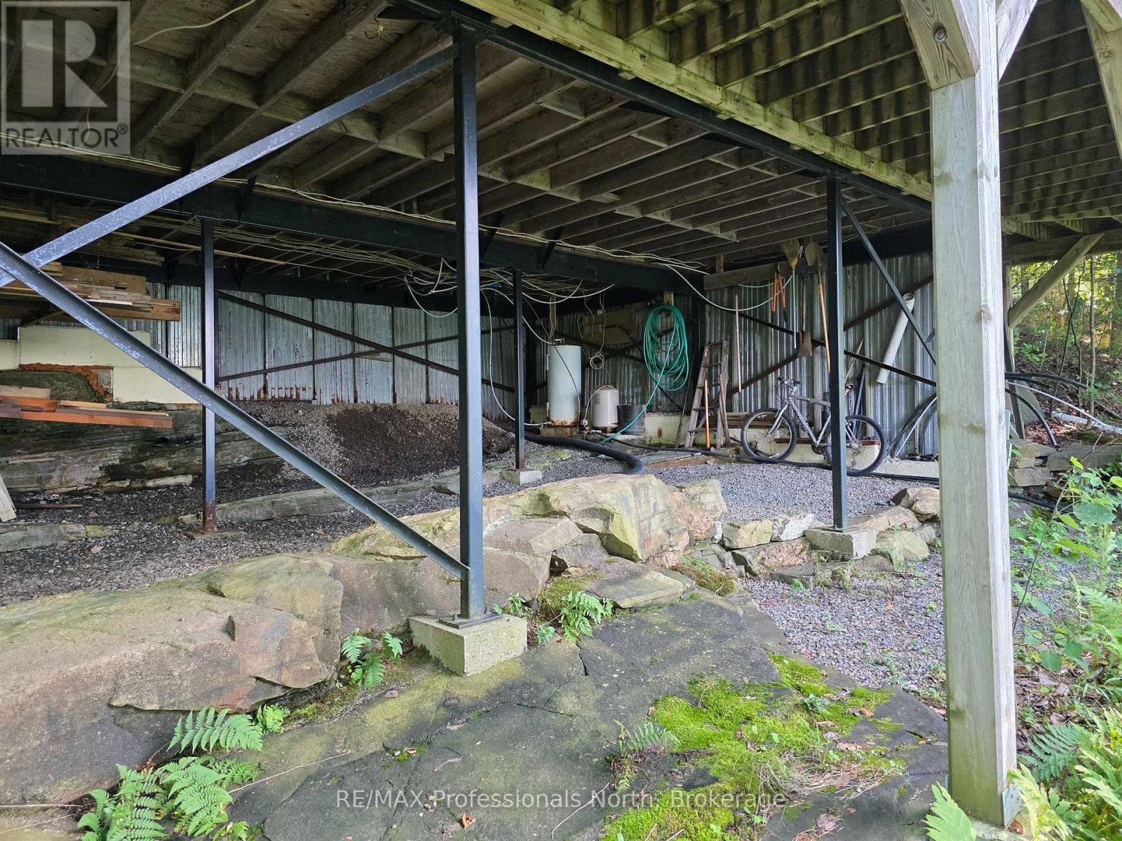 1258-2 WINDERMERE ROAD - 34