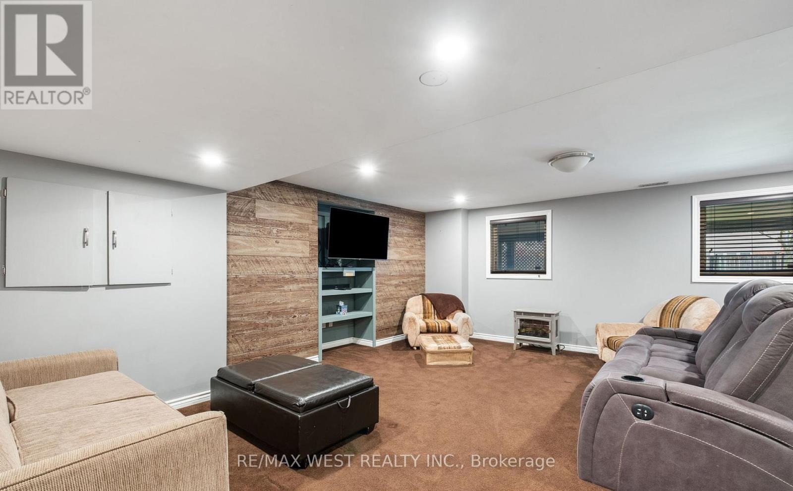 31 BUXTON LANE - 34