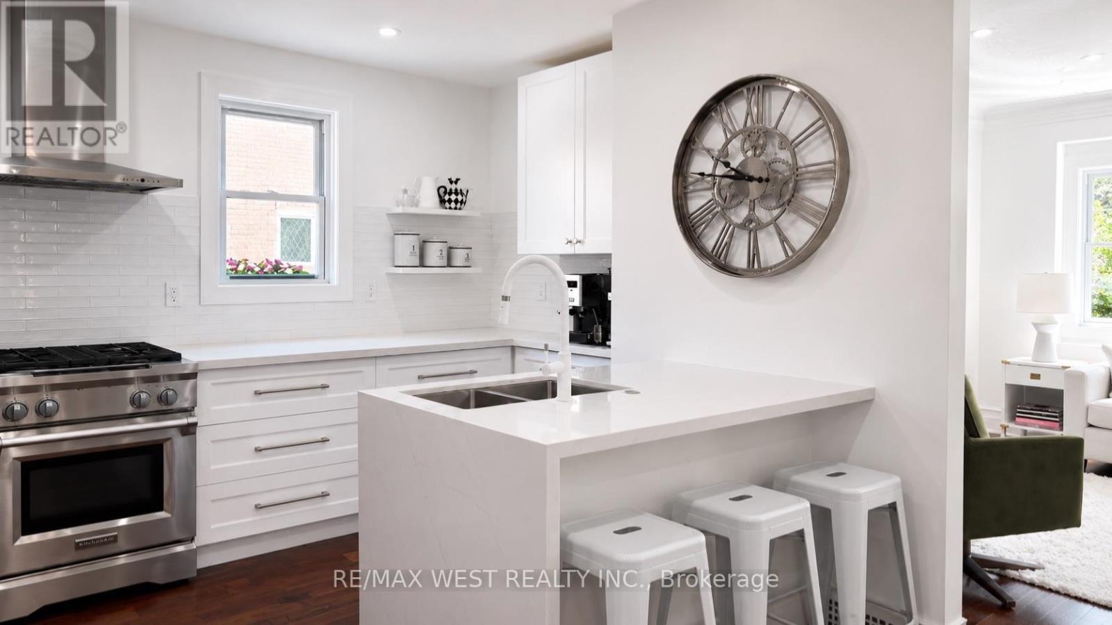 12 BRENTWOOD ROAD S - 5
