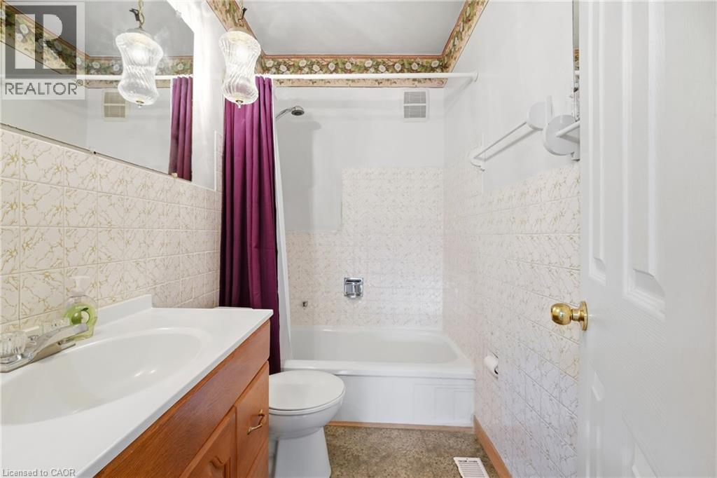 423 LAWRENCE Avenue - Image 27