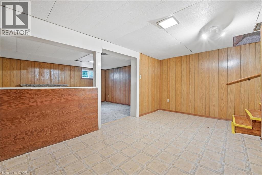 423 LAWRENCE Avenue - Image 32