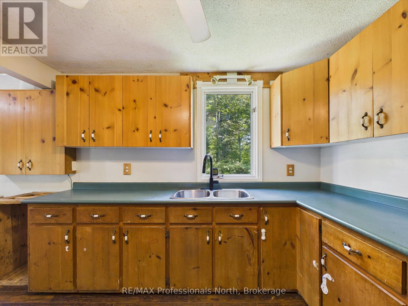 31 HUTCHESON BEACH ROAD E - 8