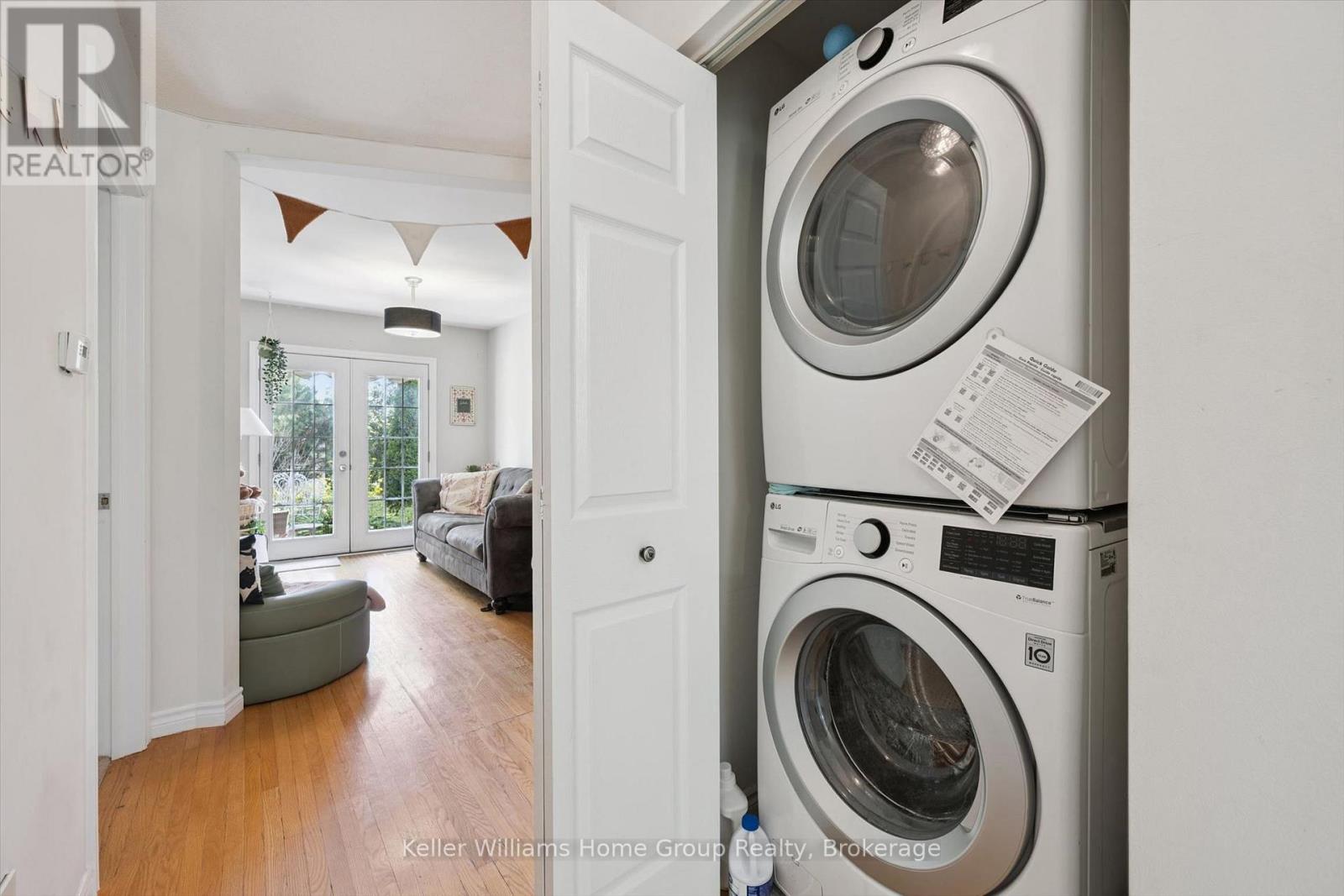 10 PICADILLY PLACE - Image 19