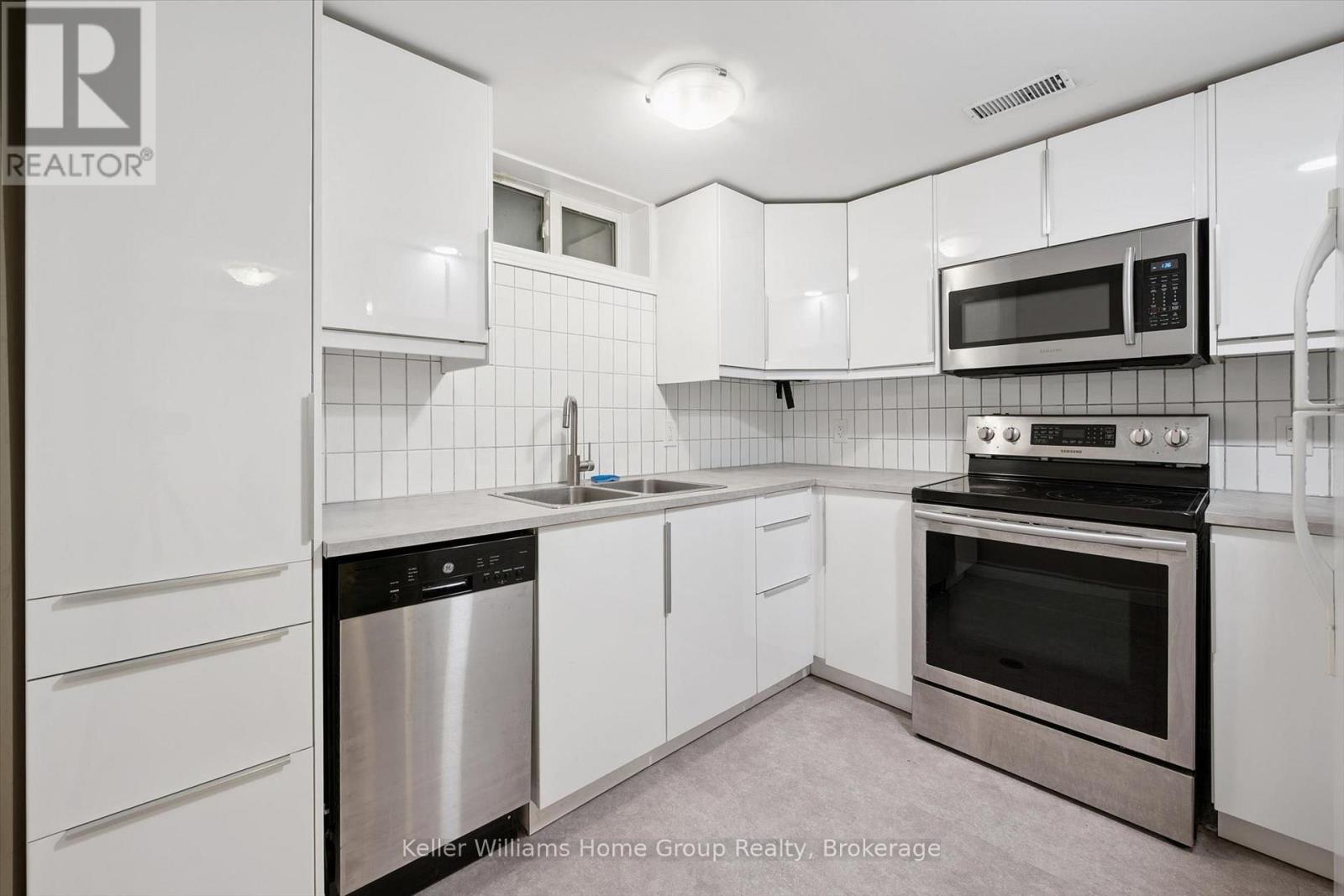 10 PICADILLY PLACE - 24