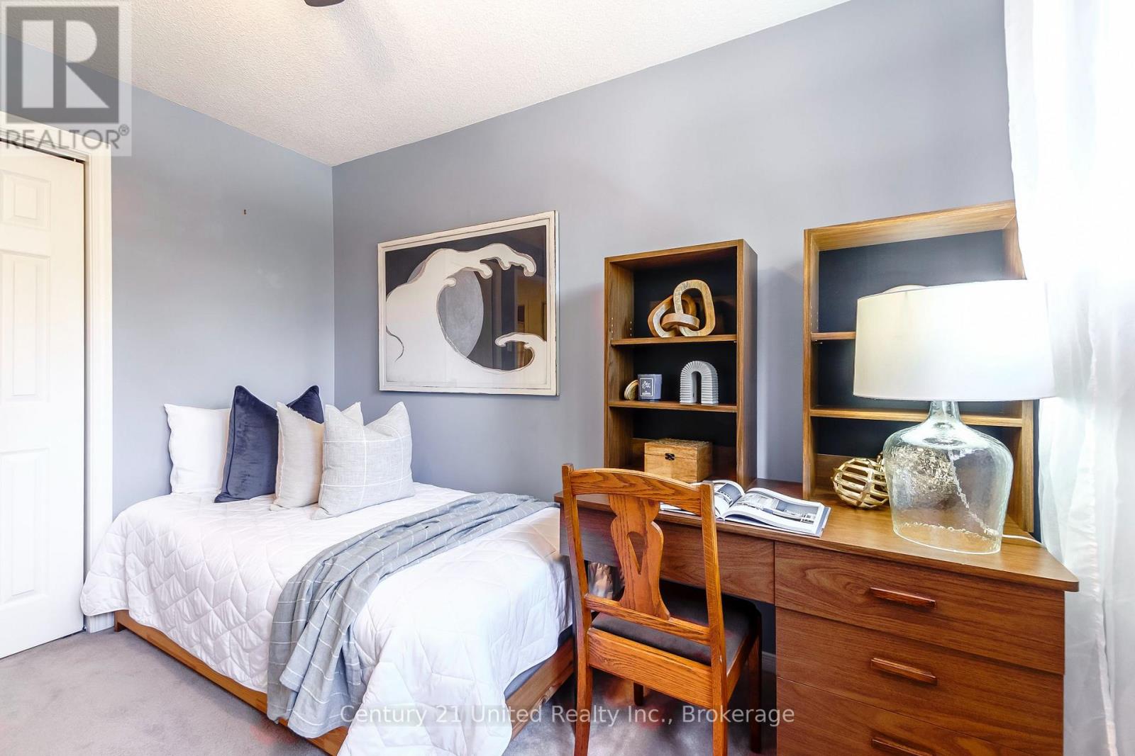 #15 36 CHAMPLAIN CRESCENT - 34