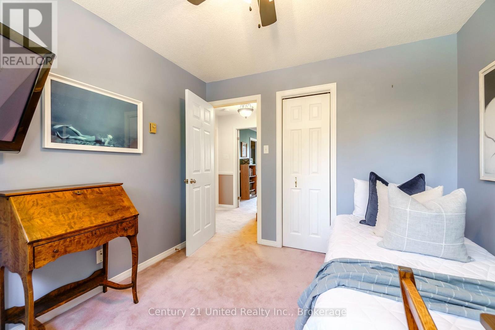 #15 36 CHAMPLAIN CRESCENT - 35