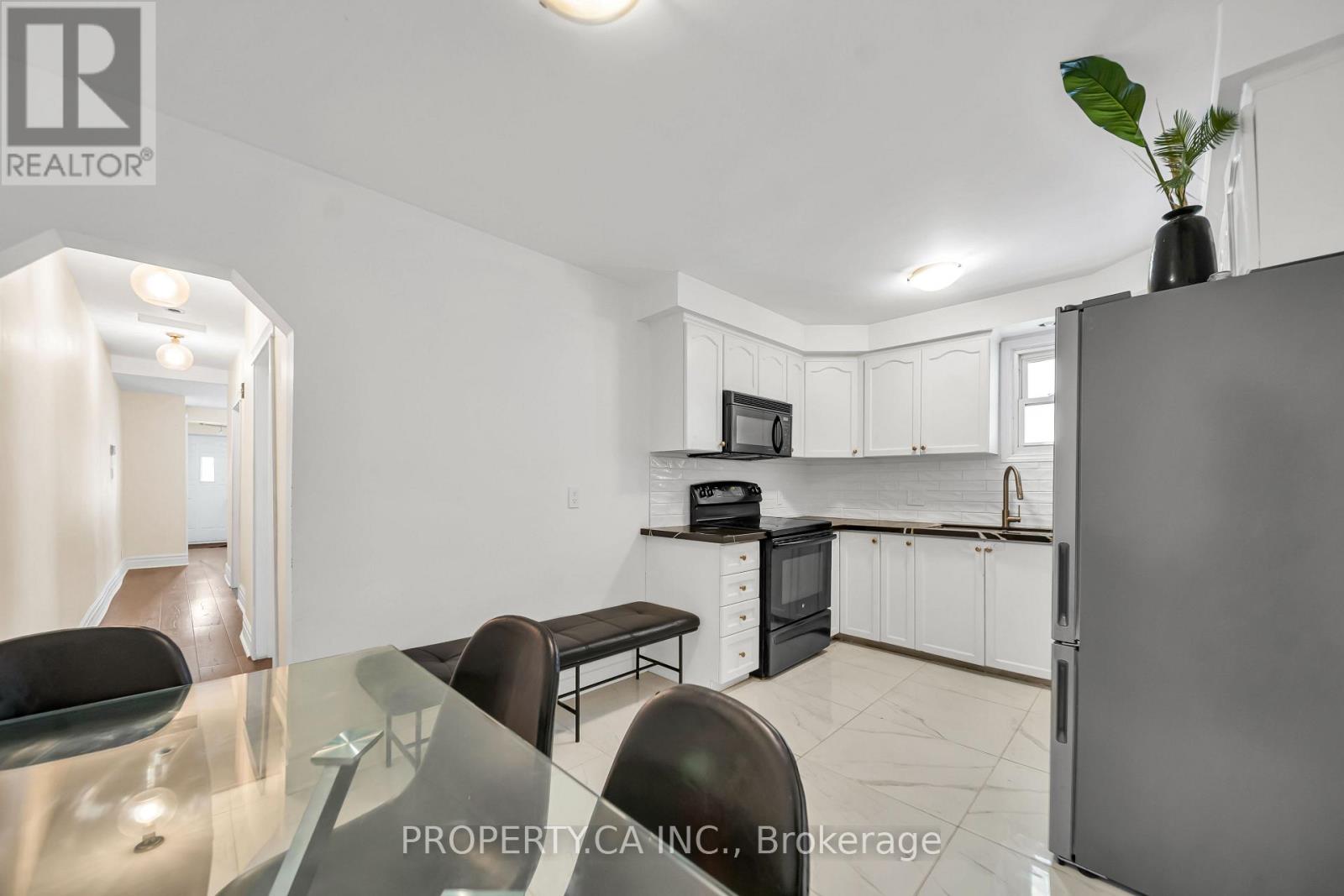 285 ROBINA AVENUE - 19