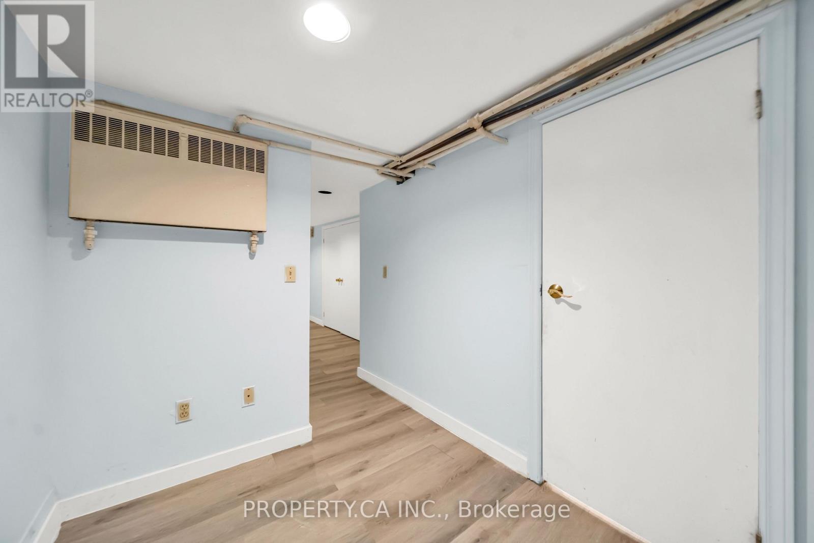 285 ROBINA AVENUE - 21