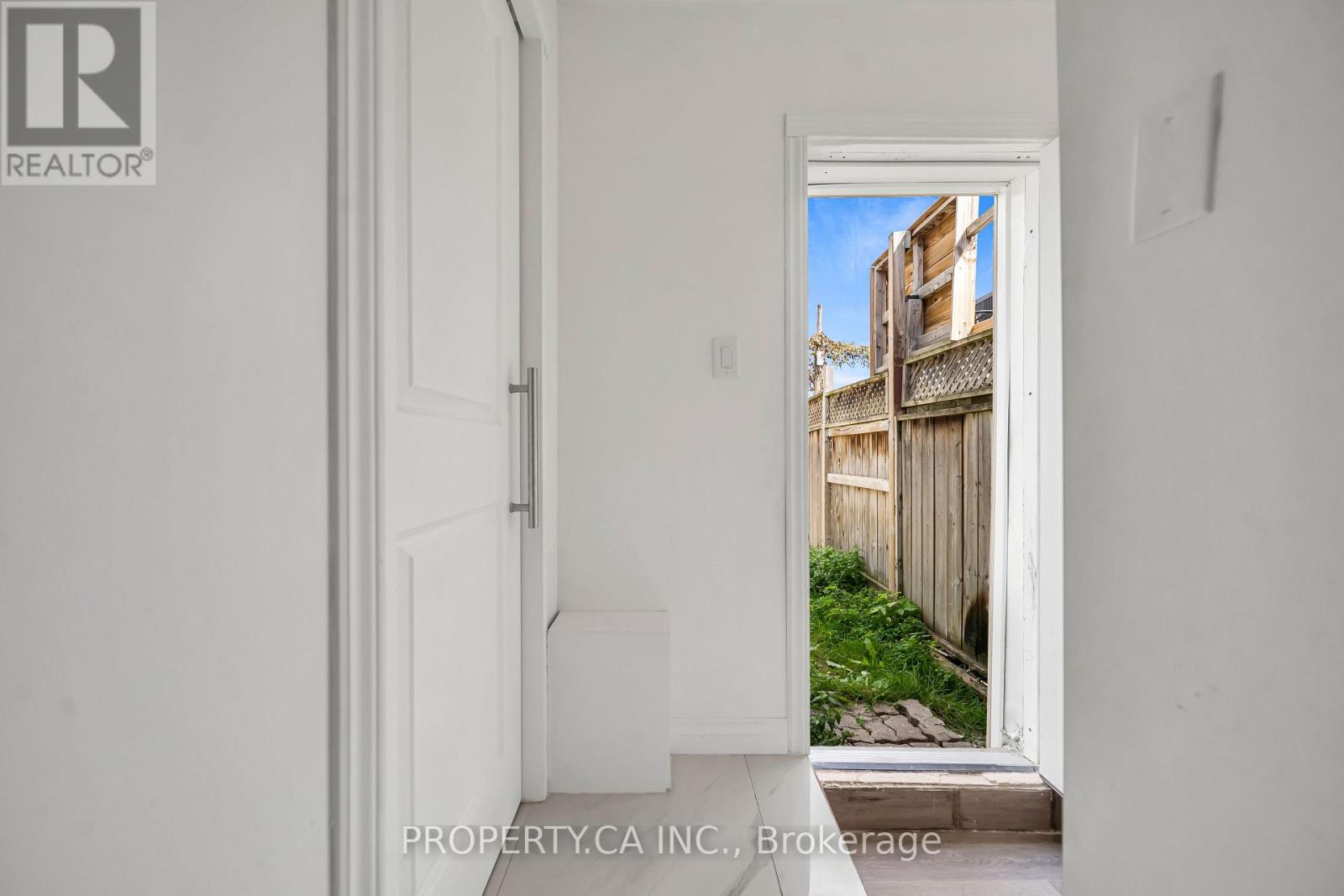 285 ROBINA AVENUE - 22