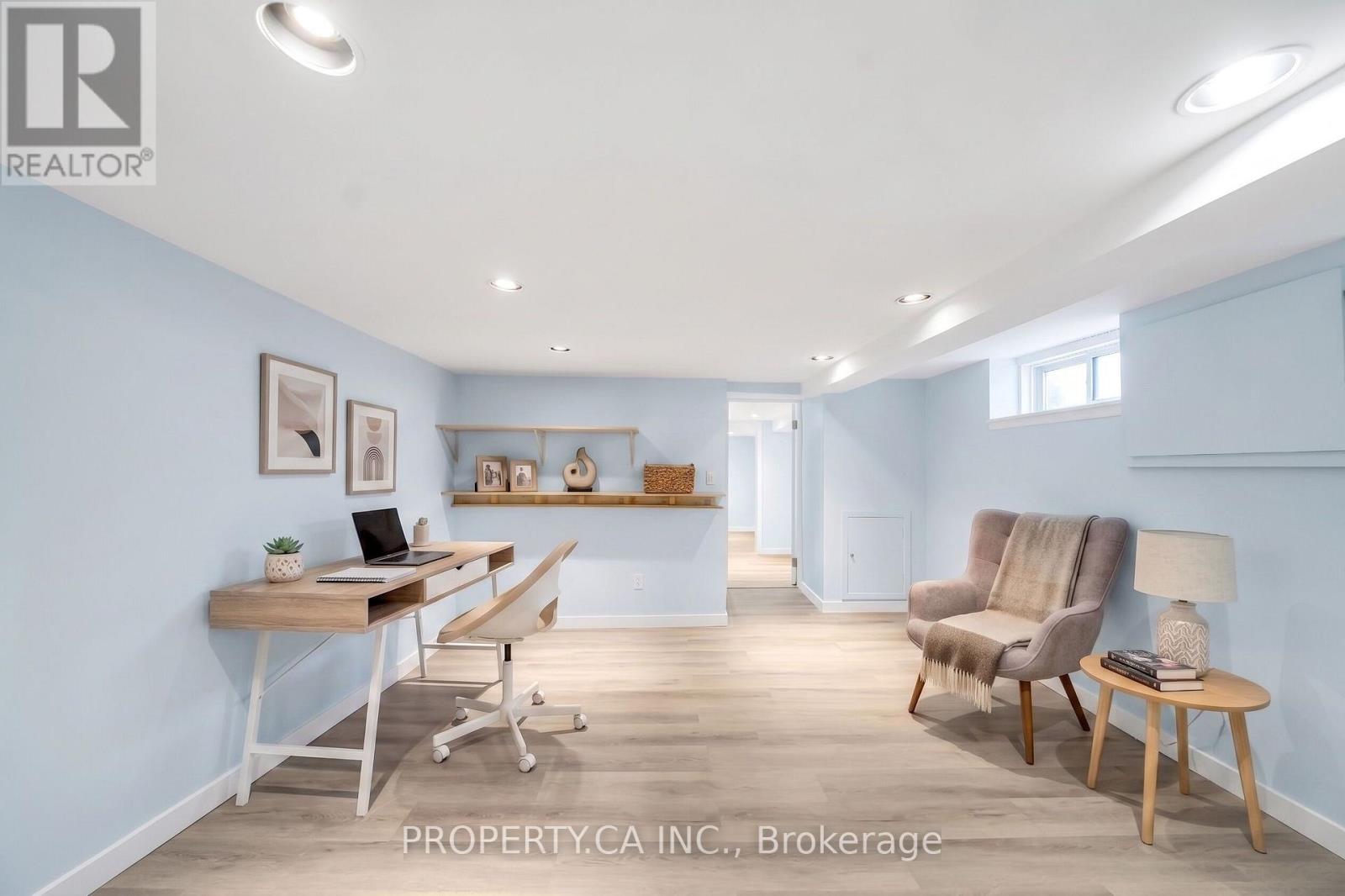 285 ROBINA AVENUE - 27