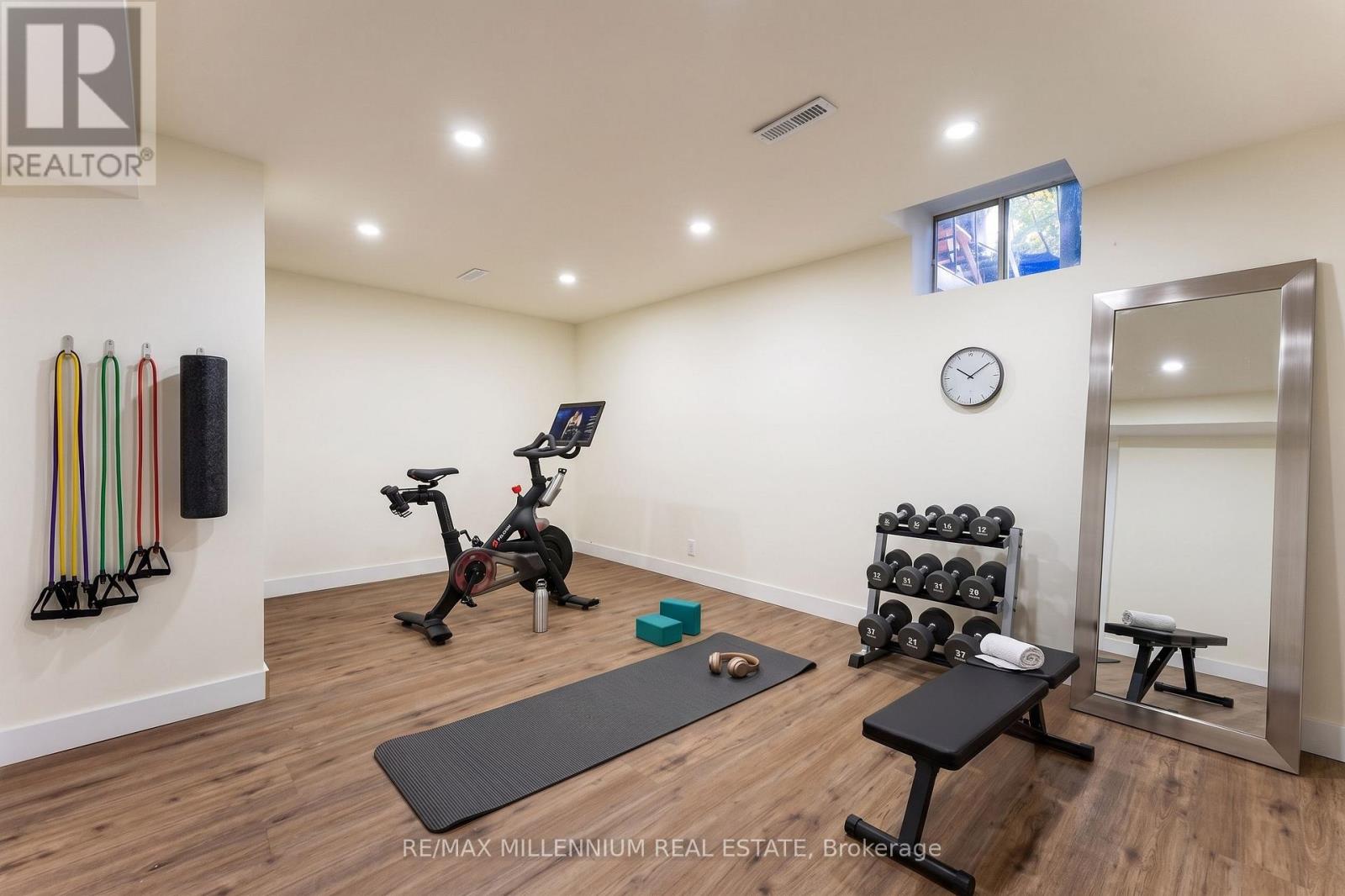 33B COLLEGE CRESCENT - 22