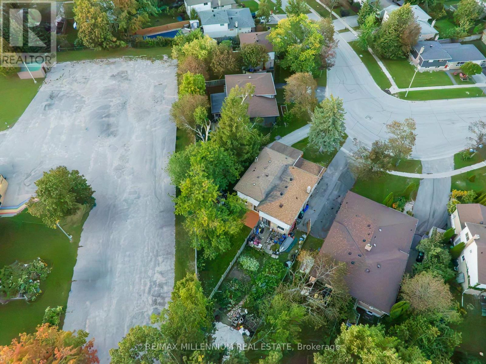33B COLLEGE CRESCENT - 28