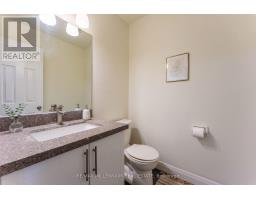 33b College Crescent, Barrie, ON L4M2W4 Photo 14