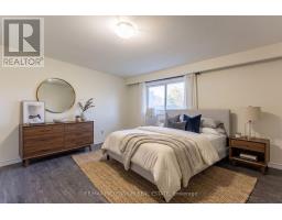 33b College Crescent, Barrie, ON L4M2W4 Photo 15
