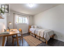 33b College Crescent, Barrie, ON L4M2W4 Photo 17