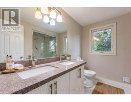 33b College Crescent, Barrie, ON L4M2W4 Photo 18