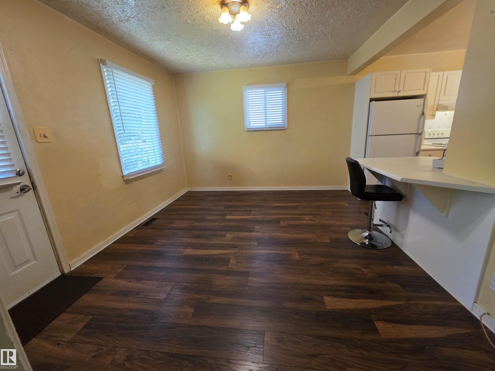 10438 147 ST NW - 4