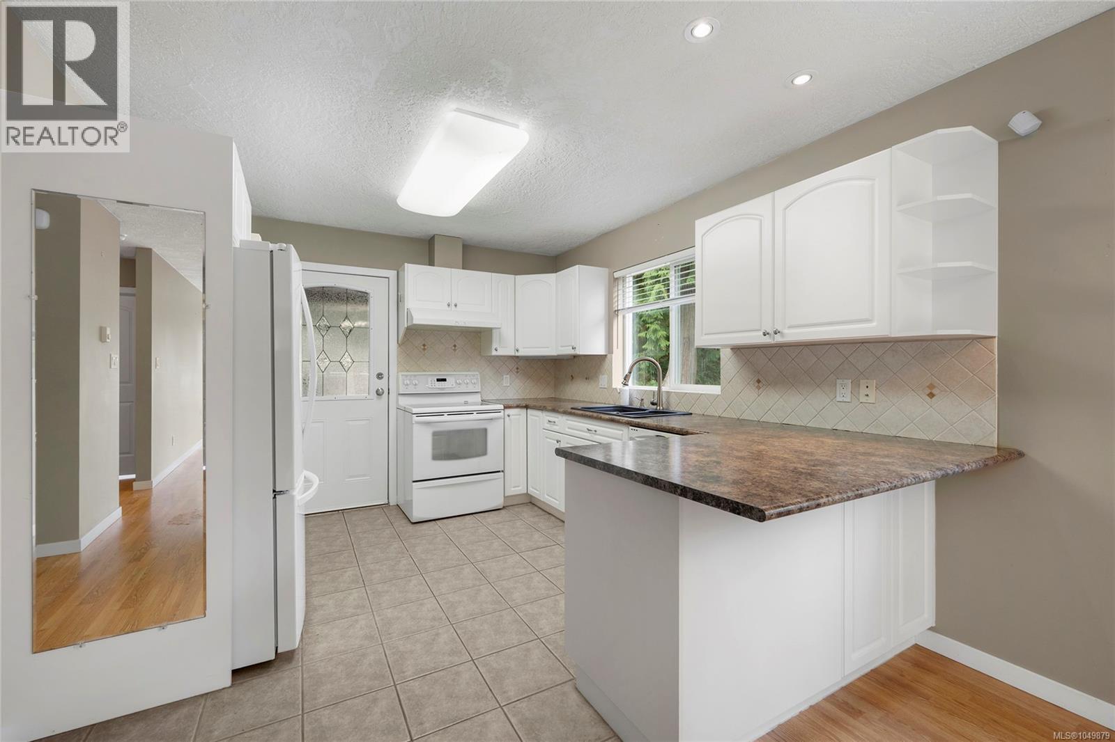 452 Thetis Dr - Image 34