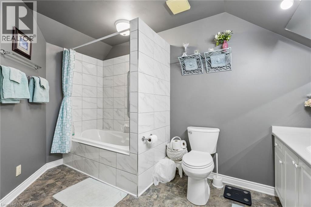 152 Dufferin Avenue — photo 32