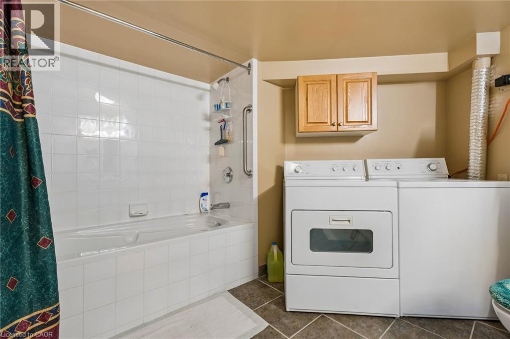 152 Dufferin Avenue — photo 42