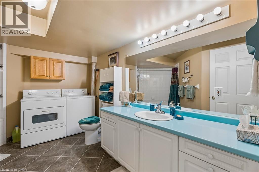 152 Dufferin Avenue — photo 41