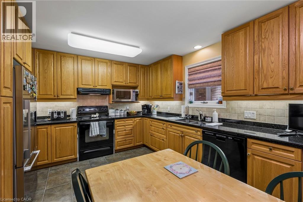 152 Dufferin Avenue — photo 16