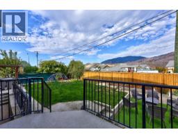 Living room - 8910 Badger Drive, Kamloops, BC V2C6V2 Photo 11