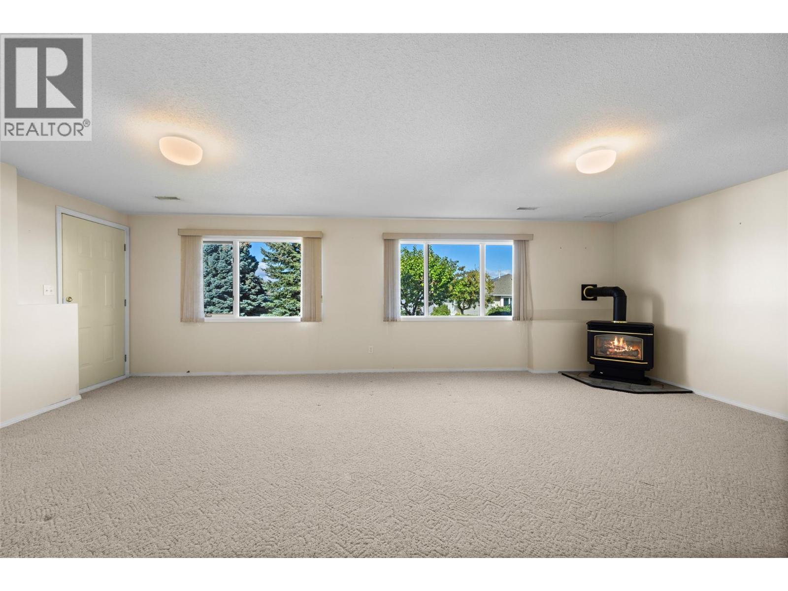 #15 2030 Van Horne Drive - 29