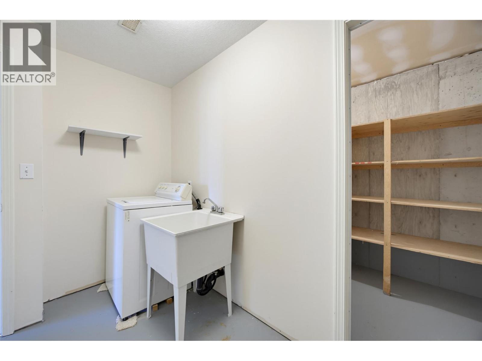 #15 2030 Van Horne Drive - Image 33