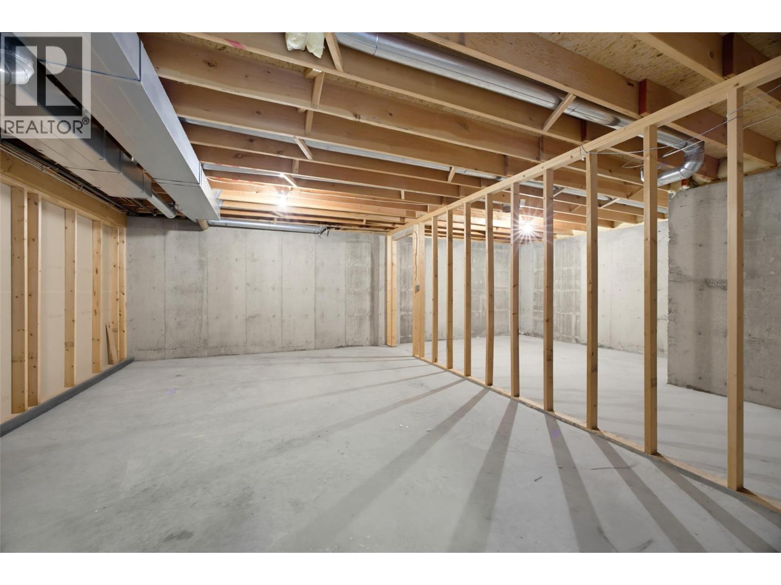 #15 2030 Van Horne Drive - 35