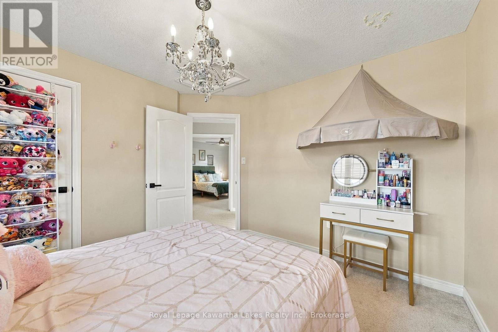 12 LUCAS CRESCENT - Image 32