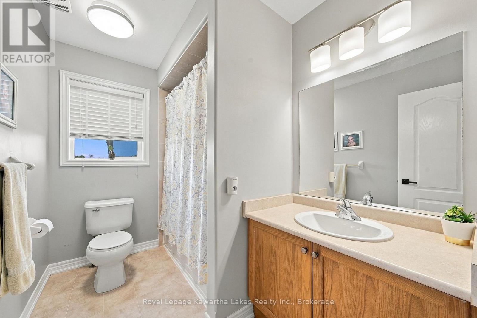 12 LUCAS CRESCENT - 38