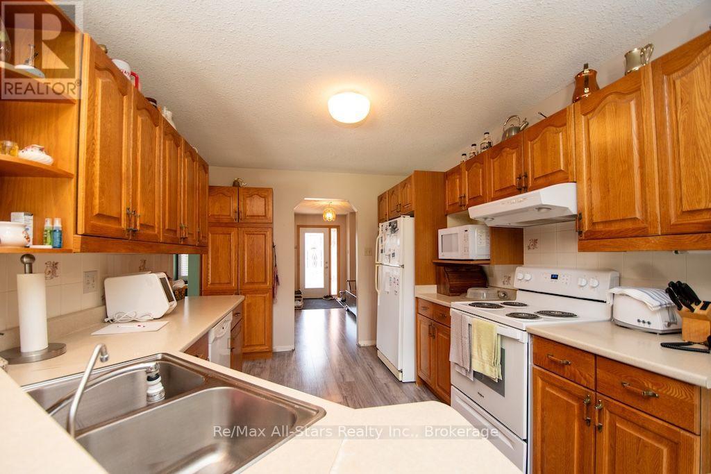 1921 MAPLERIDGE DRIVE - Image 10