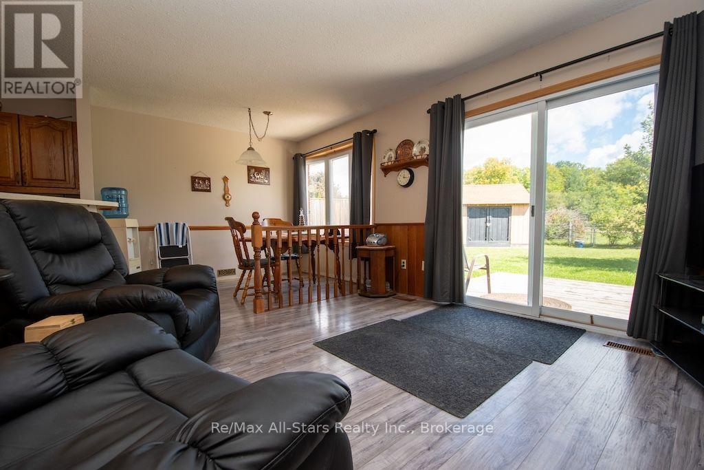 1921 MAPLERIDGE DRIVE - Image 13