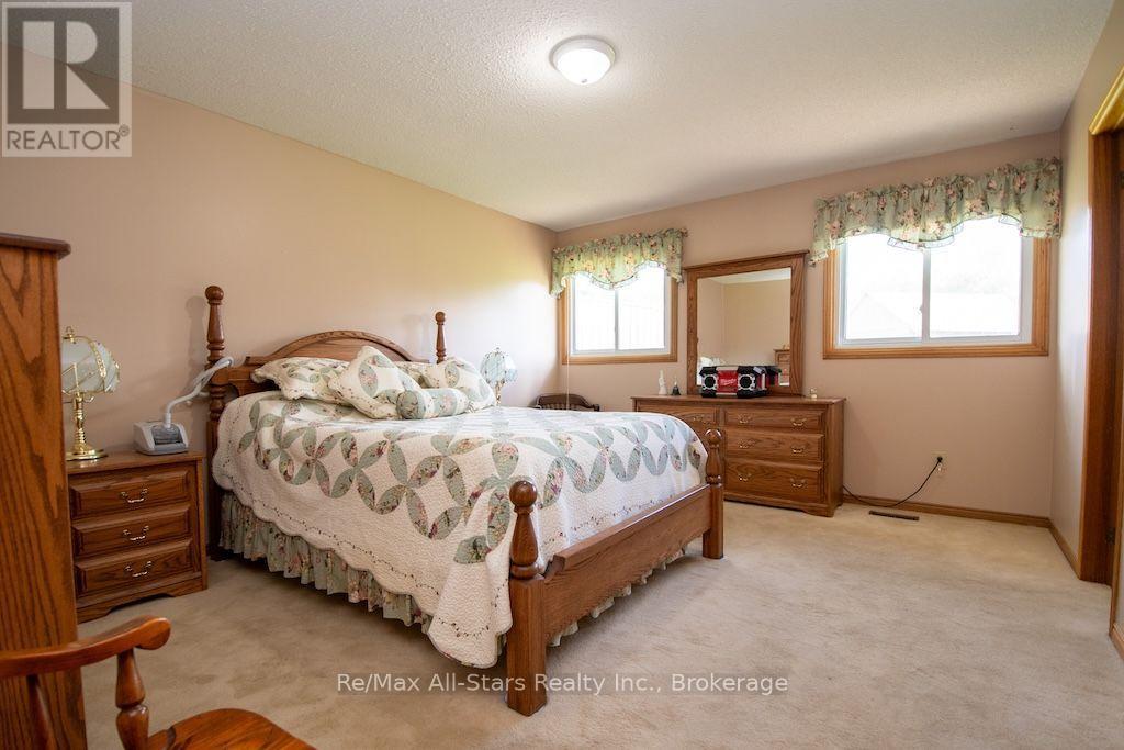 1921 MAPLERIDGE DRIVE - 14