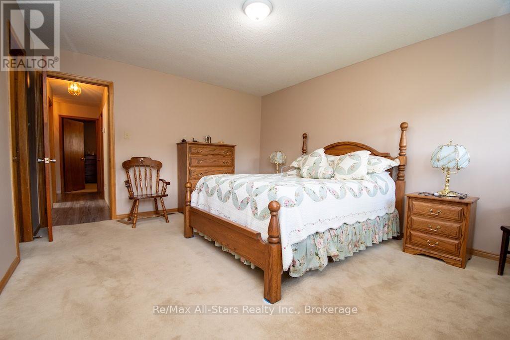 1921 MAPLERIDGE DRIVE - Image 15