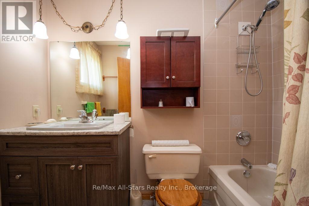 1921 MAPLERIDGE DRIVE - Image 17