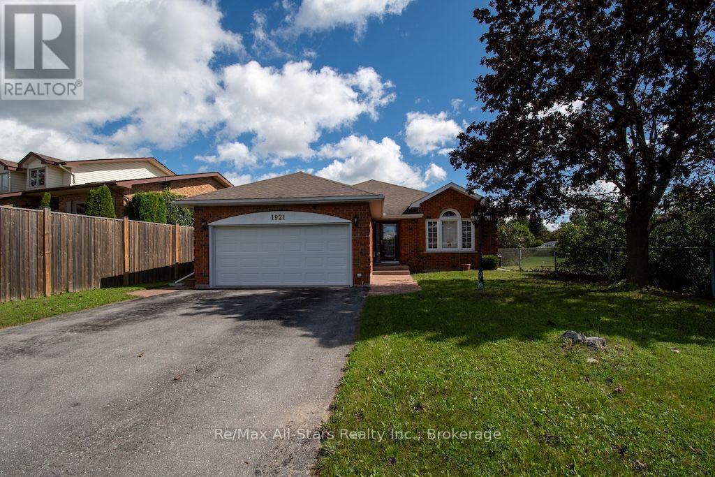 1921 MAPLERIDGE DRIVE - 2