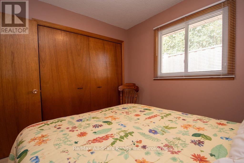 1921 MAPLERIDGE DRIVE - 22
