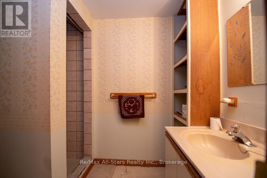 1921 MAPLERIDGE DRIVE - 24