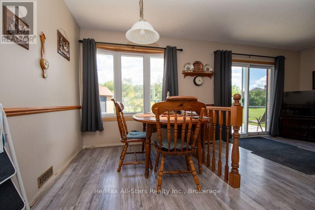 1921 MAPLERIDGE DRIVE - Image 8