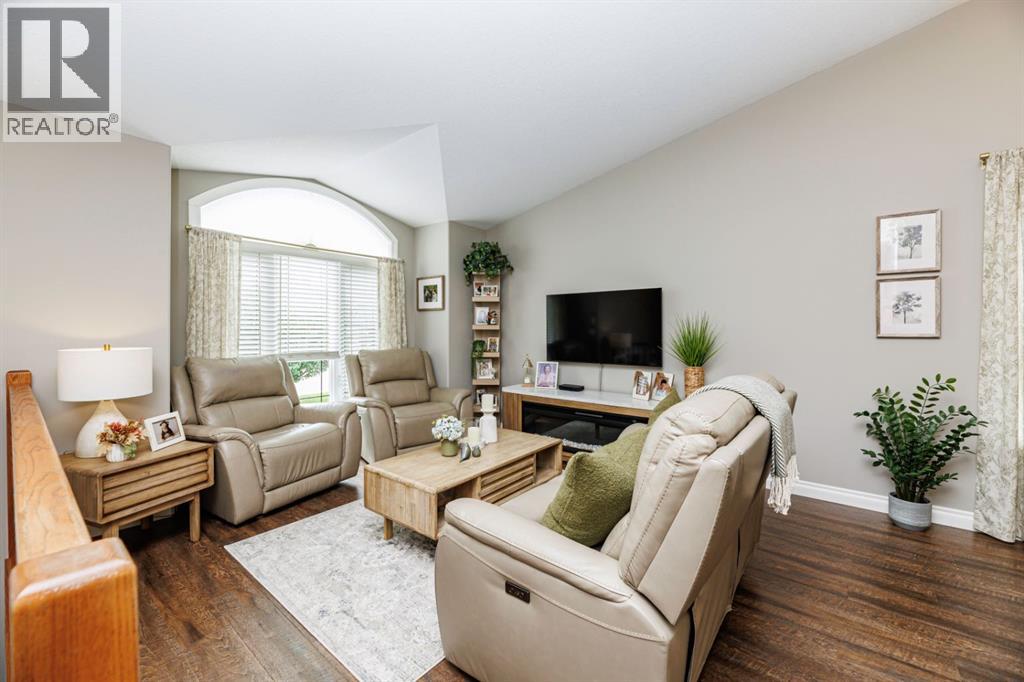 Listing photo – 12 Aspen Heights Way, Innisfail