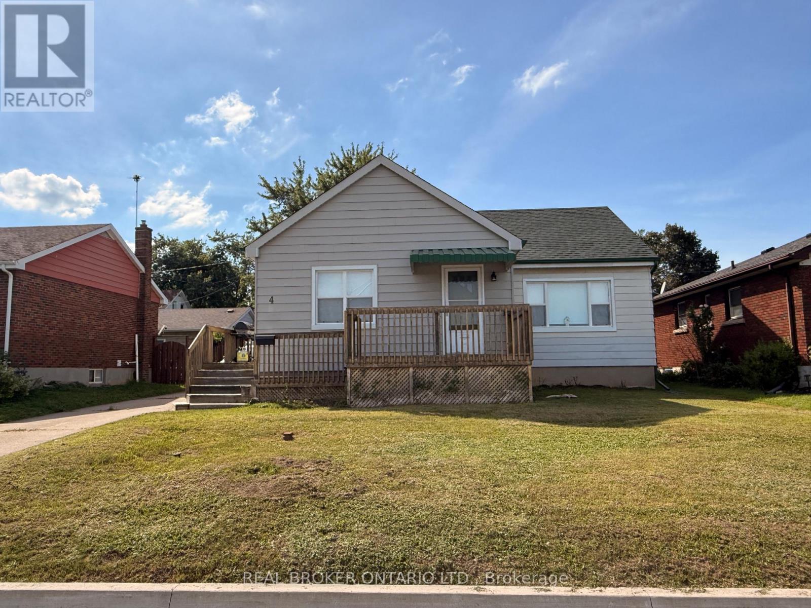 4 CONLON CRESCENT - 1